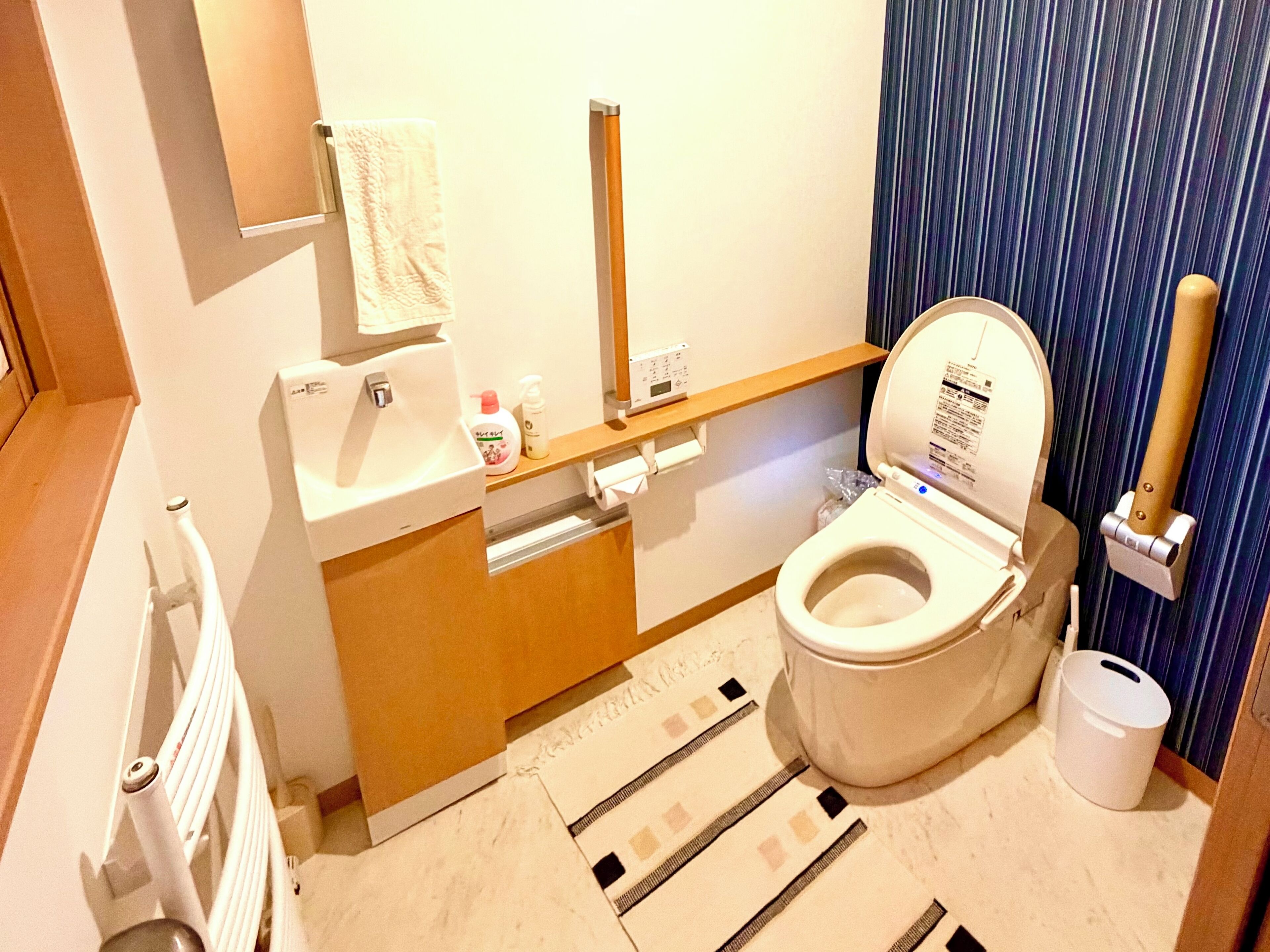 ヘアドライヤー、ビデ、タオル、石鹸