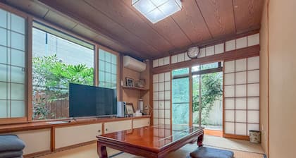 New! Modern Japanese House|PS5, AC, Parking|Castle