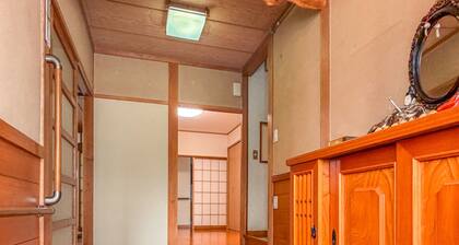 Entire House for Rent Near Matsumoto Castle: Urahashi