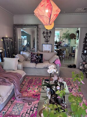 Shared Dormitory, 1 Bedroom, Accessible, Smoking | Living room | Books - Room-hepburn Springs Formally David Brom (Hepburn Springs)