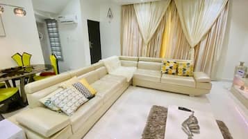 Junior Apartment, Balcony, City View | Living area