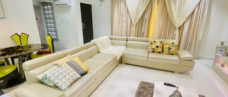 Junior Apartment, Balcony, City View | Living area