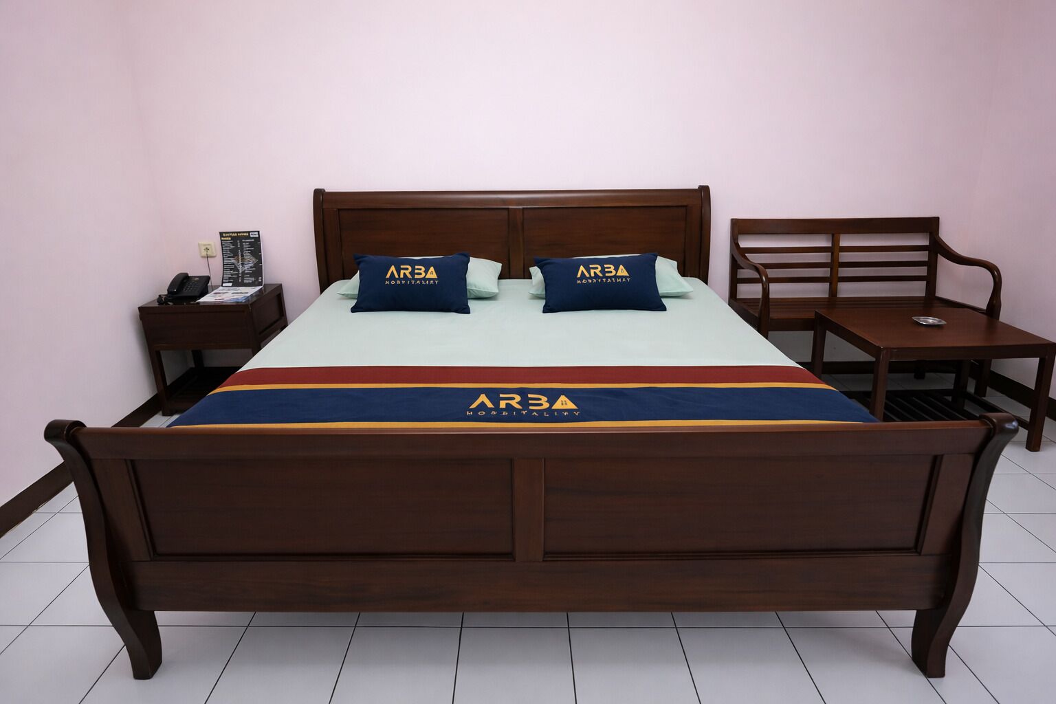 Kahden hengen deluxe-huone | Työpöytä