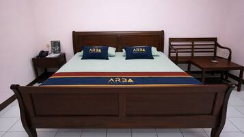 Kahden hengen deluxe-huone | Työpöytä