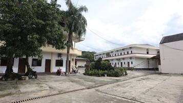 Vista frontal de la propiedad