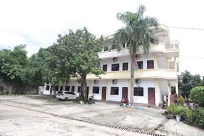 Front of property - Hotel Danau Indah By ARBA (Jawa Barat)