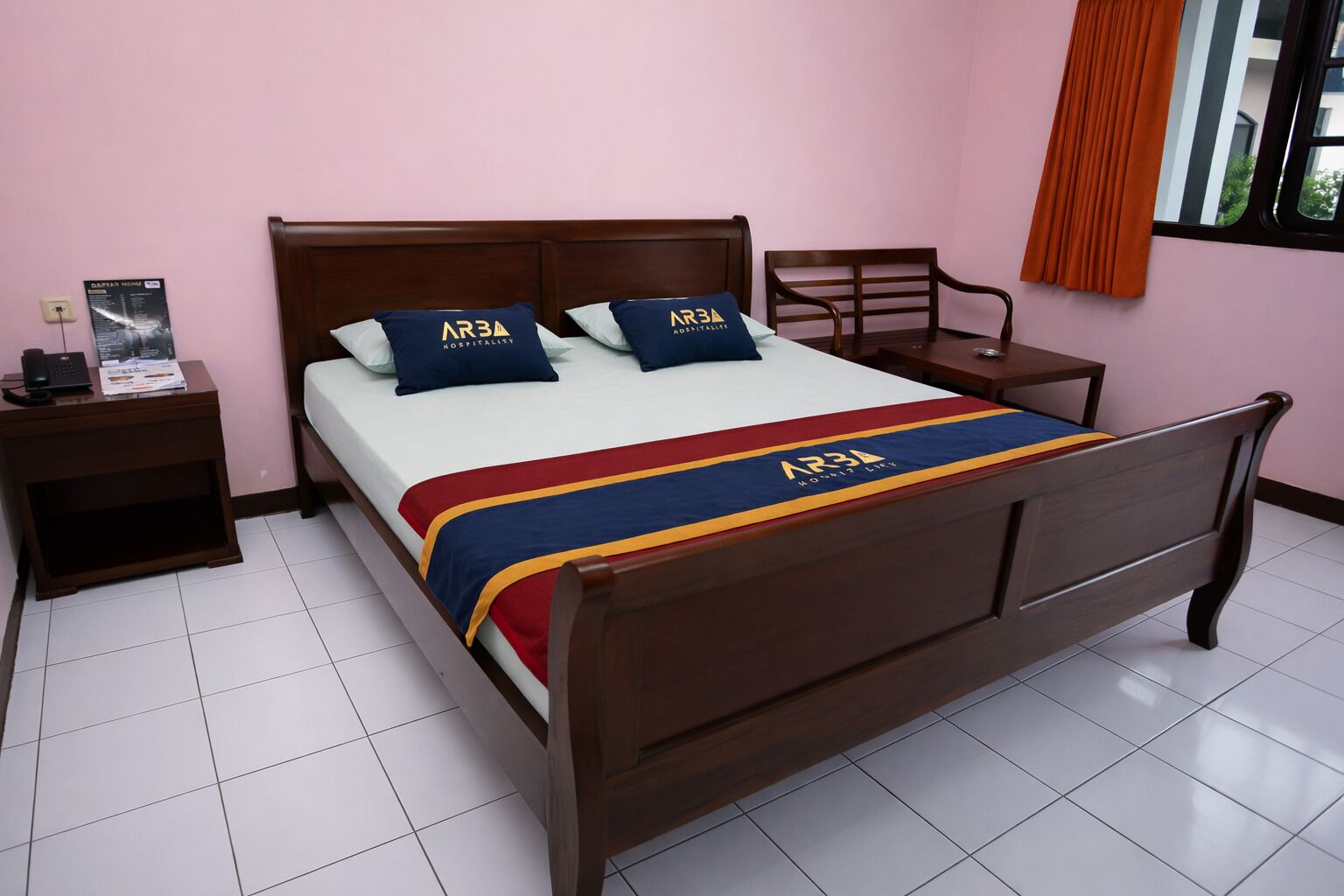 Deluxe Double Room | Desk