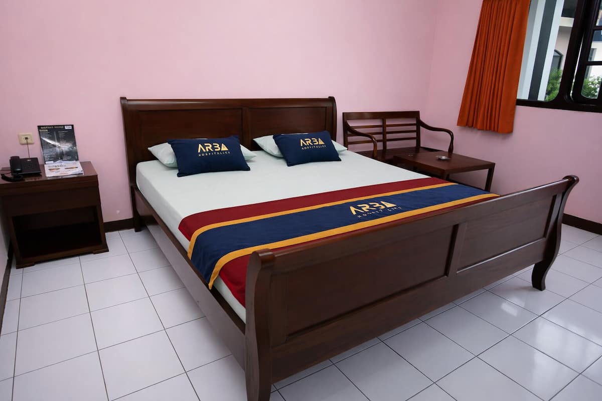 Deluxe Double Room | Desk