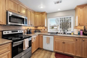 Microwave, oven, dishwasher - experience comfort, convenience, and nature—all in one unforgettable stay. (Medford)