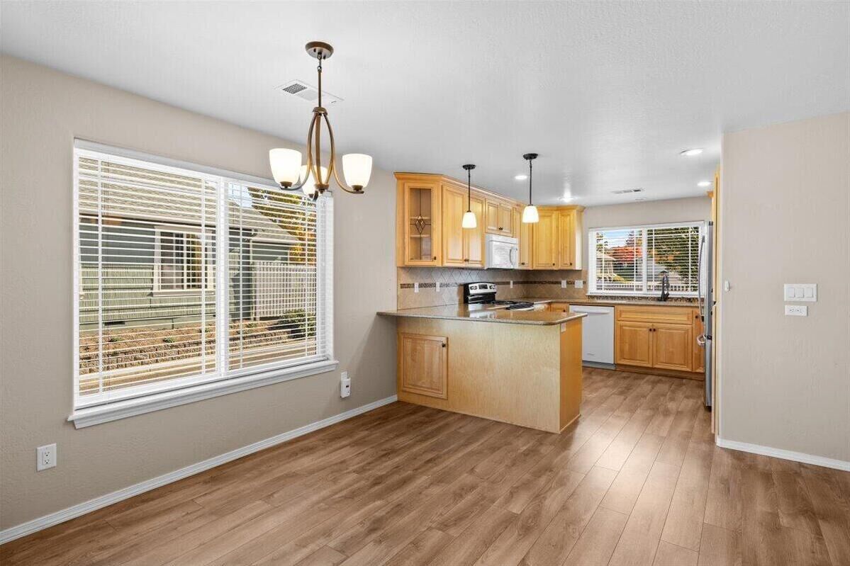 Micro-ondas, fogão, lava-louças