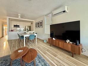 Dining - Spacious, bright, and airy oceanfront 3-bedroom apartment in serene Luquillo (Luquillo)
