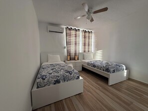 Iron/ironing board, WiFi, bed sheets - Spacious, bright, and airy oceanfront 3-bedroom apartment in serene Luquillo (Luquillo)