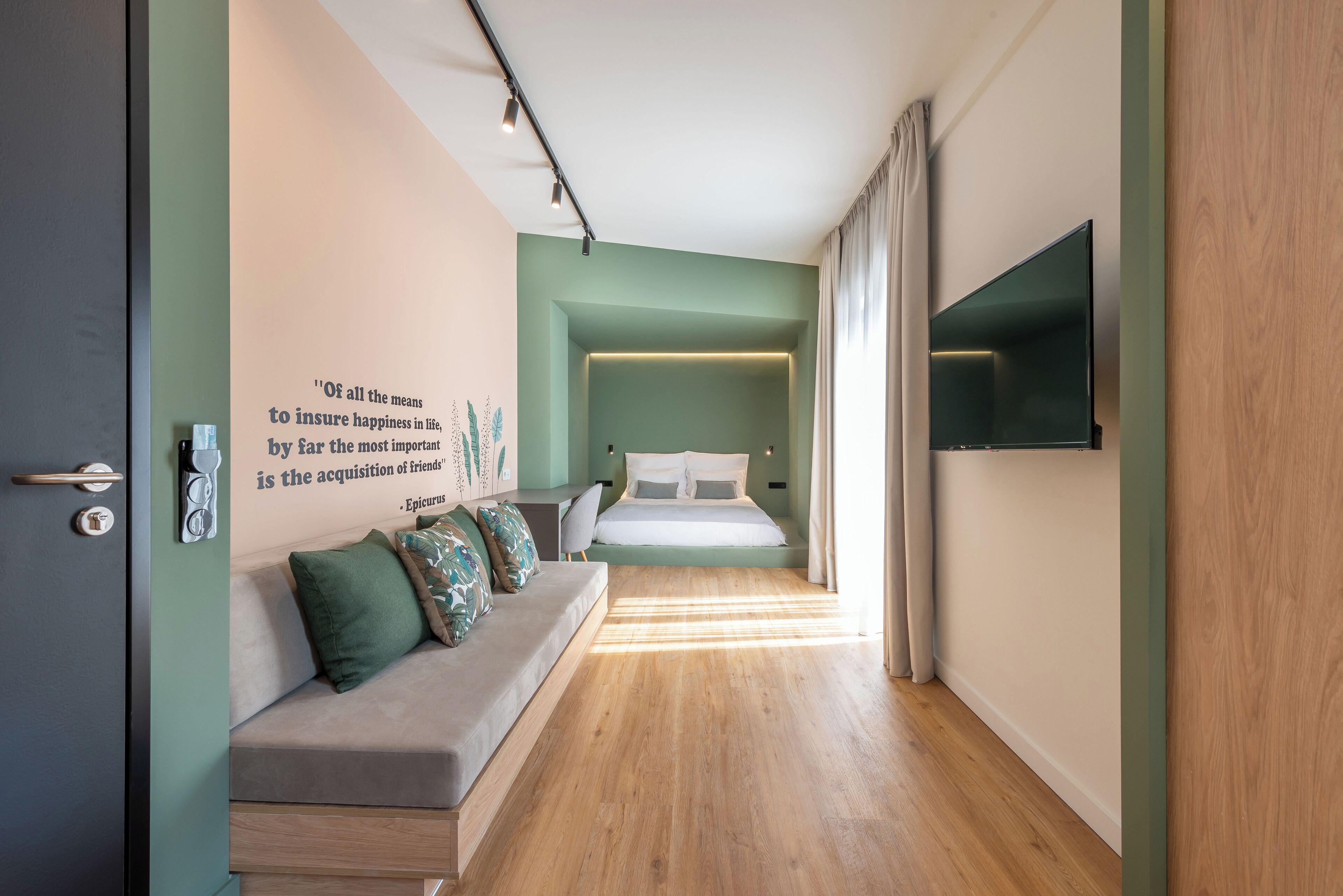 Romantic Suite, Hill View