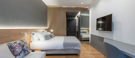 Deluxe dubbelrum - balkong - utsikt mot staden | Eget kök | Minikylskåp, espressobryggare, kaffe- och tebryggare och vattenkokare