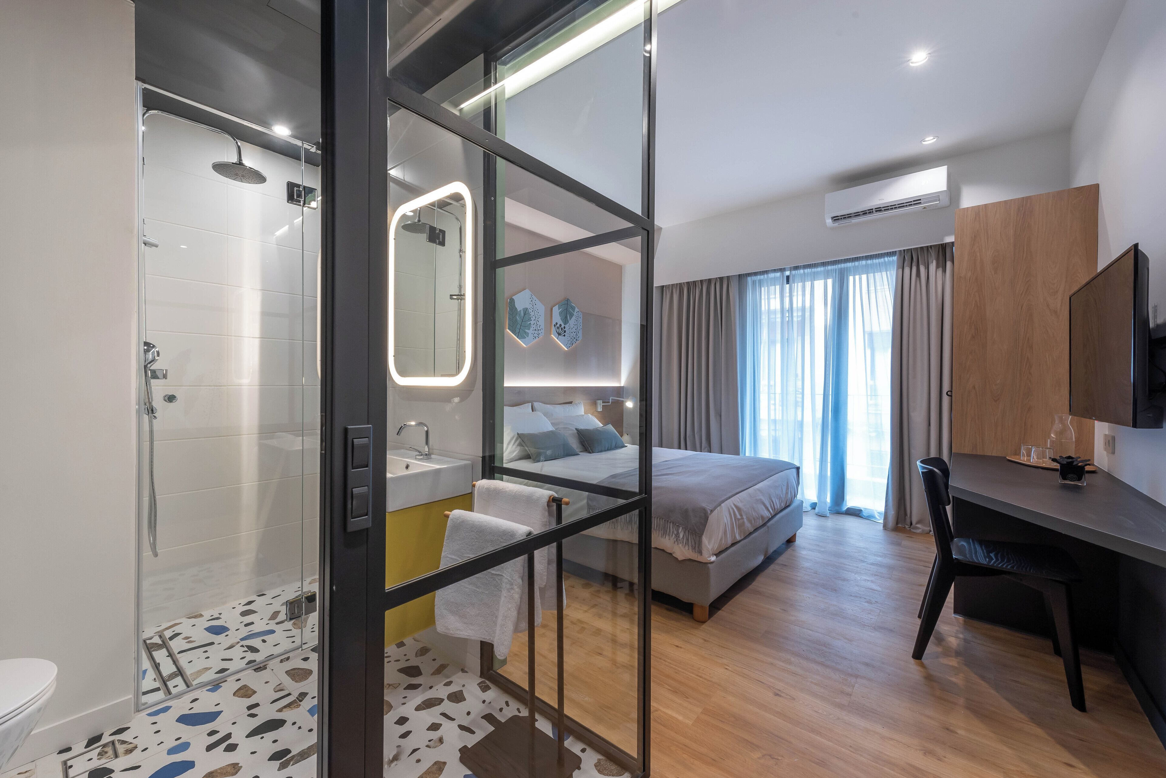 Egyptian cotton sheets, premium bedding, minibar, desk