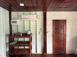 Comfort Bungalow, Balcony, Sea View | Free WiFi - Chansea Resort Chanthaburi Thailand  (Laem Sing)