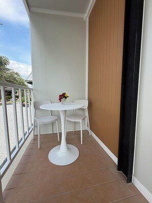 Bungalow Confort, salle de bains privée, vue mer | Terrasse/Patio