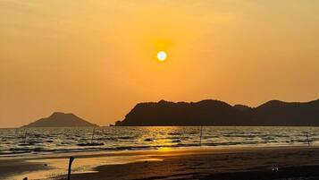 شاطئ خاص، رمال بيضاء