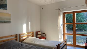 4 bedrooms, bed sheets, wheelchair access