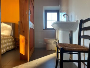 Shower, toilet paper - Family home in the country (Rilhac-Rancon)