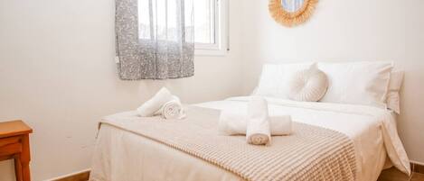 Skrivebord, strygejern/strygebræt, Wi-Fi, sengetøj