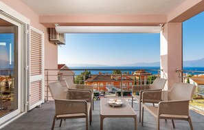 Outdoor dining - Beautiful apartment in Kostrena (Kostrena)