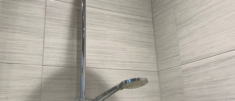 Douche, sĂšche-cheveux