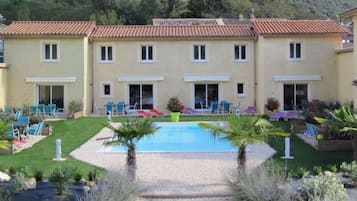 Et oppvarmet basseng