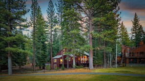 Exterior - Near Ski Resorts, Downtown Truckee, & Donner Lake | Basque Lodge by AvantStay (Truckee)