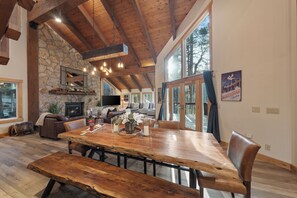 Dining - Near Ski Resorts, Downtown Truckee, & Donner Lake | Basque Lodge by AvantStay (Truckee)