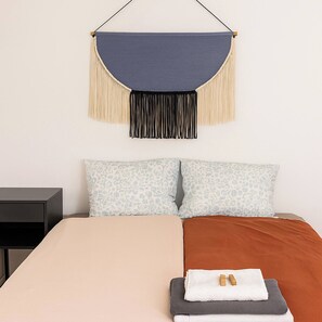 Iron/ironing board, Internet, bed sheets, wheelchair access - Double Bed Sofa Very Central Early Check Modern (Oslo)