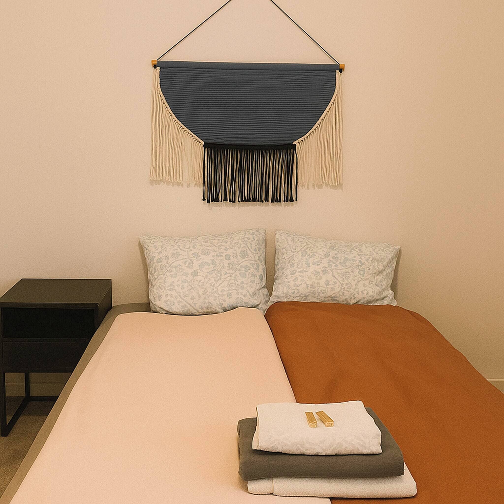 1 soverom, strykejern/-brett, internettilgang og sengetøy