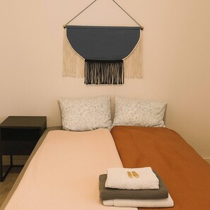 1 soverom, strykejern/-brett, internettilgang og sengetøy