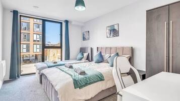 2 bedrooms, internet, bed sheets, wheelchair access