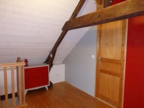 Interior - Gemütliches Steinhaus mit toller Sonnenterrasse inmitten von Feldern und Wiesen by Interhome (Cuillé)