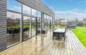 Outdoor dining - Gorgeous home in Odder with WiFi (Odder)