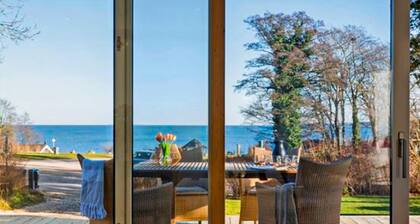 Stunning home in Børkop with house sea view