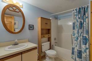Een douche, een haardroger, handdoeken