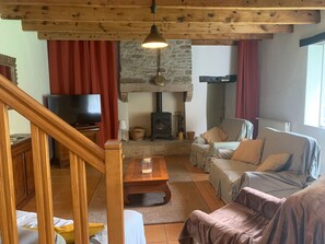 Living area - Gite - typisch bretonisches Bauernhaus mit Pool by Interhome (Plounerin)