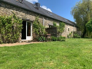Exterior - Gite - typisch bretonisches Bauernhaus mit Pool by Interhome (Plounerin)