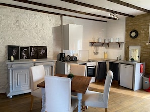 Fridge, microwave, oven, cookware/dishes/utensils - Ty Morgane-Typisch bretonisches Bauernhaus mit Pool by Interhome (Plounerin)