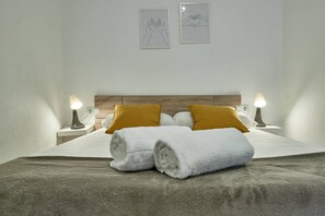 WiFi, bed sheets - Nuevo apartamento Centro Lleida (Lleida)