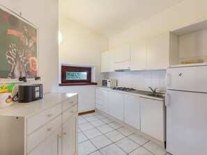 Fridge, cookware/dishes/utensils - in Costa Paradiso mit Eigenem Pool by Interhome (Costa Paradiso)
