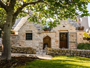 Exterior - Schönes Steinhaus mit Pool und Panoramablick by Interhome (Ostuni)