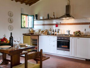 Fridge, oven, dishwasher, cookware/dishes/utensils - Rustikale Wohnung mit Swimmingpool in den Hügeln der Toskana by Interhome (Fabbrica)