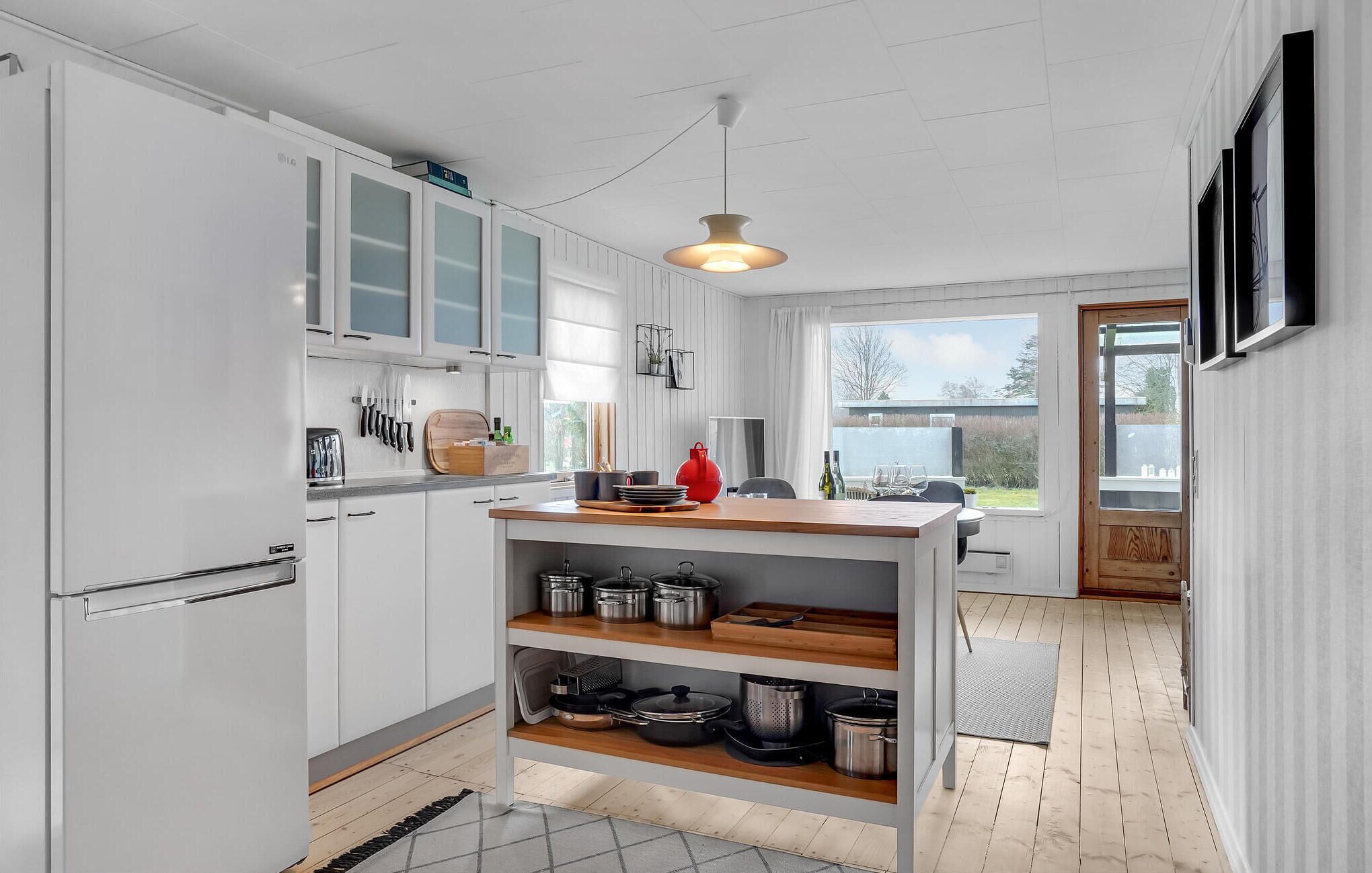 Kjøleskap, kokeplater og kaffetrakter/tekoker