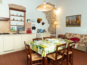 Dining - 'Sofia' mit Pool by Interhome (Bucine)