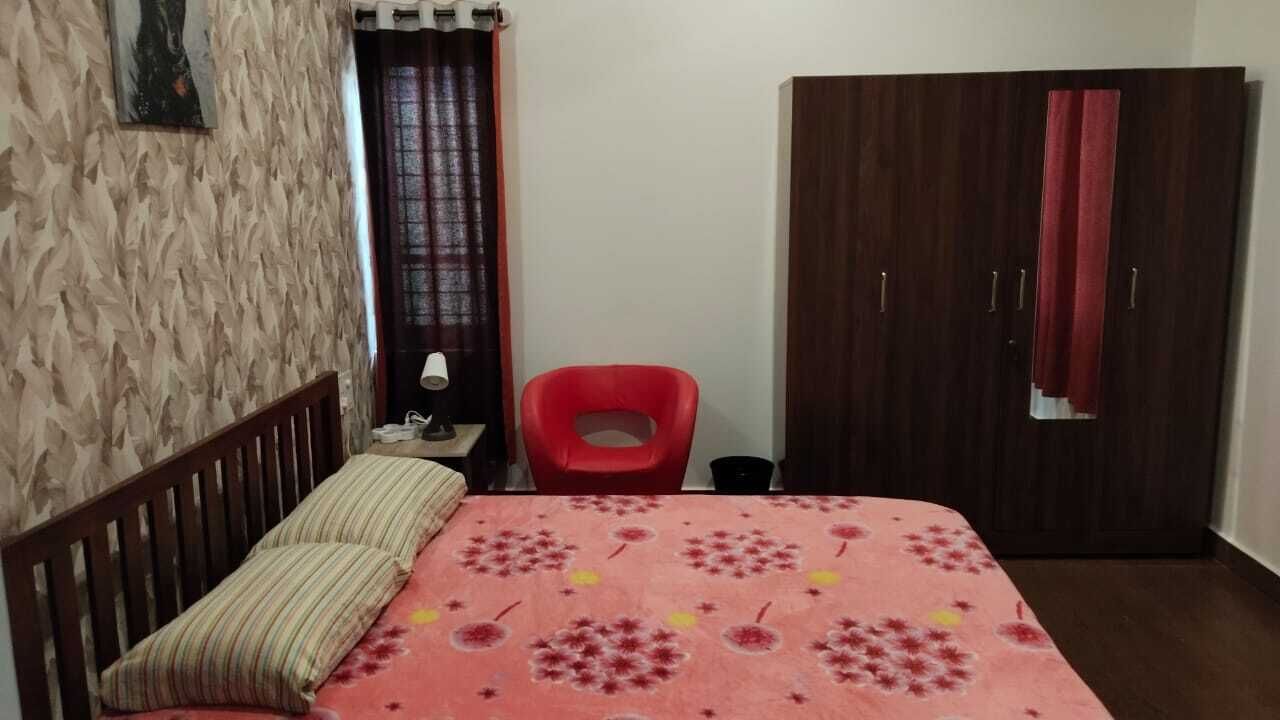 Silitysrauta/-lauta, Wi-Fi, vuodevaatteet