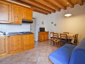 Interior - Die Wohnung befindet sich im Erdgeschoss by Interhome (Salionze)