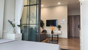 Tabla de planchar con plancha, wifi y ropa de cama 